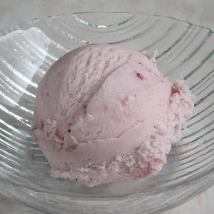 業務用アイスクリーム　高級ストロベリーアイス　2リットル