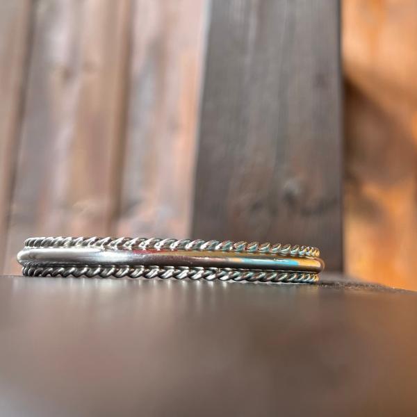 スクリューワイヤーとラウンドバングル 　インディアンジュエリー/ネイティブアメリカン/ナバホ族/シル...