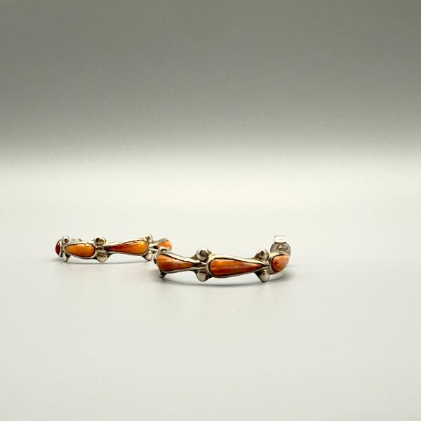 Cカーブスパイニーオイスターシェルピアス　インディアンジュエリー/ネイティブアメリカン/ナバホ族/シ...