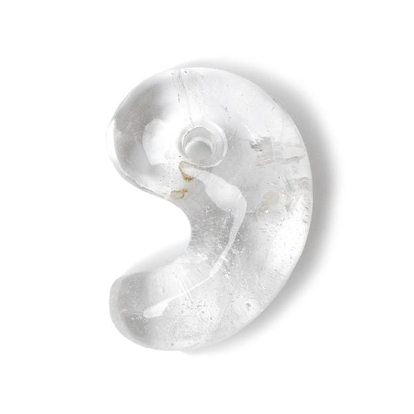 古の時代から愛されたクリスタル【一点もの】勾玉 山梨水晶（虹あり）31mm