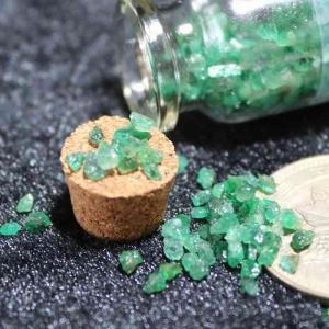 宝石質 エメラルド さざれ石 チップ 1ct ...の詳細画像2