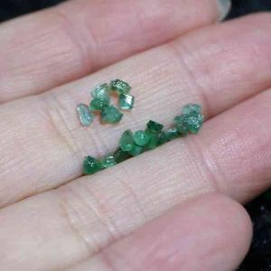宝石質 エメラルド さざれ石 チップ 1ct ...の詳細画像4