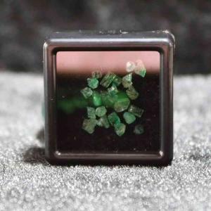 宝石質 エメラルド さざれ石 チップ 1ct ...の詳細画像5