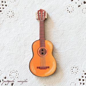 アコースティックギター フランス 製 木製ボタン アトリエ ボヌール ドゥ ジュール ギター 小物 手芸 ボタン 雑貨｜patapataminzoku