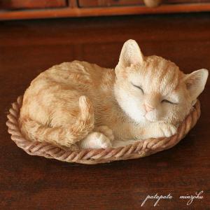 眠り猫 子猫 茶トラ 籠 置物 オブジェ 猫 ネコ ねこ キャットオーナメント C キャット｜patapataminzoku