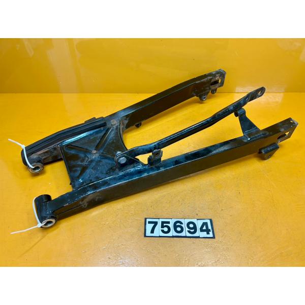 【送料無料!!】75694 中古 SUZUKI スズキ GZ250 スイングアーム 錆あり