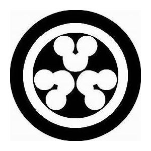 家紋シール 0704_丸に頭合わせ三つ州浜 布タイプ 直径 23mm 丸型 白紋