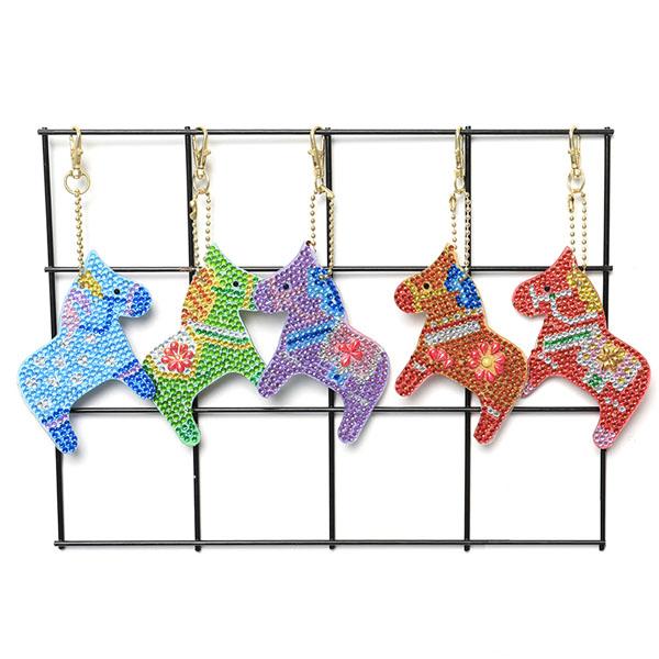 キーホルダー 制作キット ダイヤモンドアート 子馬 ホース 木馬 カラフル ビーズ刺繍 モザイクアー...