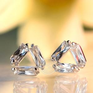 ピアス レディース 立体三角 スワロフスキー 3...の商品画像