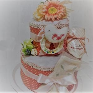 【送料無料】【オーガニック】ビーズラトルとりさんとソックス２段ピンクおむつケーキ 【出産祝い】【お誕生日プレゼント】オムツケーキ