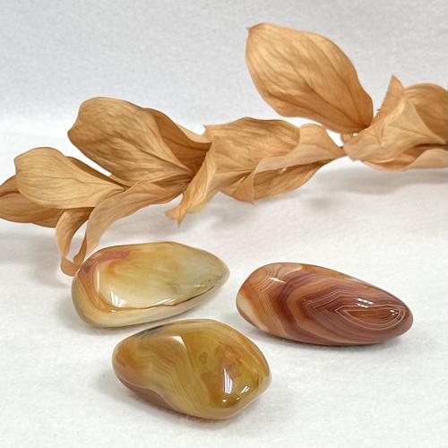 サードオニキス 握り石 天然石 パワーストーン 浄化に ヒーリング 赤縞めのう ８月誕生石 タンブル...