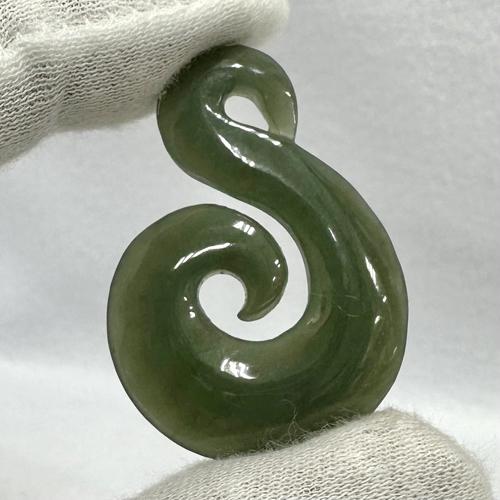 ネフライト グリーンストーン カナディアンジェード マオリストーン マオリ族のお守り 天然石 パワー...