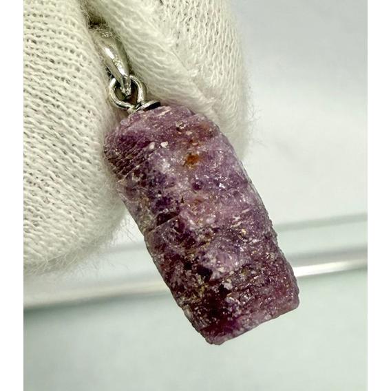 ルビー ペンダントトップ 原石 天然石 パワーストーン 7月誕生石 ペンダント ギニア産 原石ペンダ...