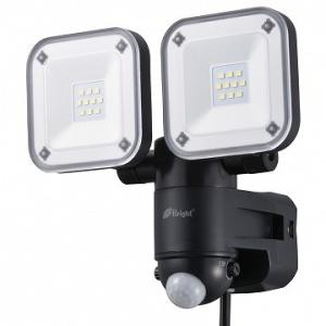 オーム電機 LEDセンサーライト コンセント式 2灯 LS-A2165B-K