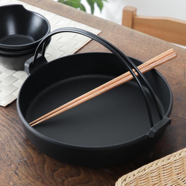 【日本製菜箸のおまけ付き】南部鉄器 南部ツル付 すき焼き鍋 26cm 黒焼付 IH対応 鉄鍋