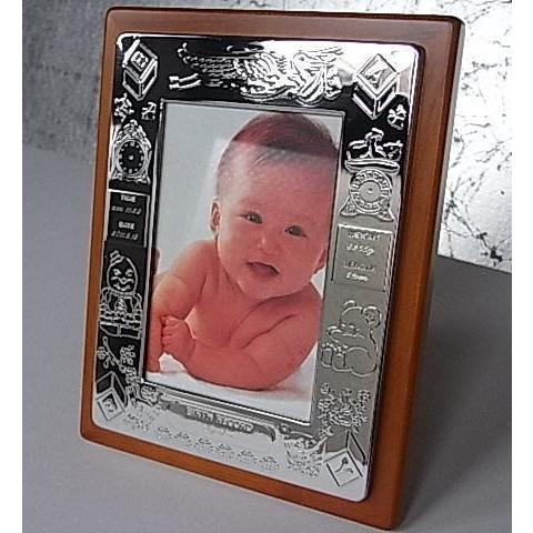 出産祝いに　【ウッド名入れシルバーコーティングフォトフレーム】