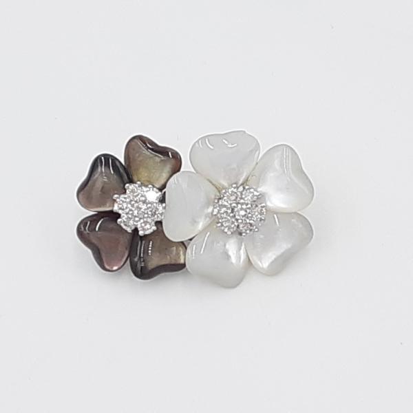 K18 WG ブローチ 5.41g ダイヤモンド 0.44ct 花モチーフ シェル フラワー   ◆...