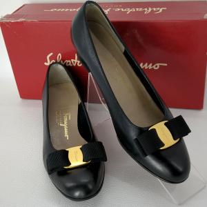 サルヴァトーレフェラガモ　ヴァラ　黒　パンプス　Salvatore Ferragamo ブラック 約22.5cm 5 1/2  箱・布袋付/  ◆3107/SBS通り店｜pickupjapan