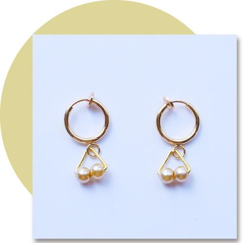 パールイエロー真珠黄色ツインビーズ金色フープイヤリング　PY2205S2HRG