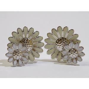 ジョージジェンセン  ピアス スティーヌ・ゴヤ Daisy(ホワイト)