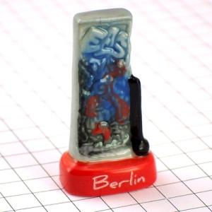 赤ずきんとグリム童話　フェーブ　フェーヴ　フランス　陶器　ミニチュア　置物 赤ずきんとグリム童話 フェーブ フェーヴ フランス 陶器 ミニチュア