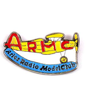 ピンバッジ・黄色プロペラ飛行機フランス限定ピンズレアなヴィンテージものピンバッチ