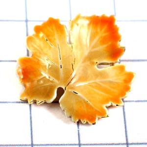 ピンバッジ・秋の紅葉した葉っぱ◆フランス限定ピンズ◆レアなヴィンテージものピンバッチ