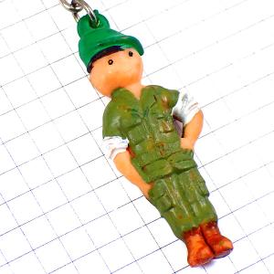 キーホルダー・迷彩色の軍服ミリタリー外人部隊の兵士 BERET-VERT LEGION-ETRANGERE FRENCH-ARMY FRANCE◆フランス限定ポルトクレ