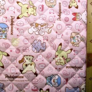 ◇ポケピース （ ポケットモンスター ) （ ピンク系 ) 柄番号139（ 2025 ) キルティング生地 キルト 生地幅-約107cm 表地-オックス（ 綿100％ )