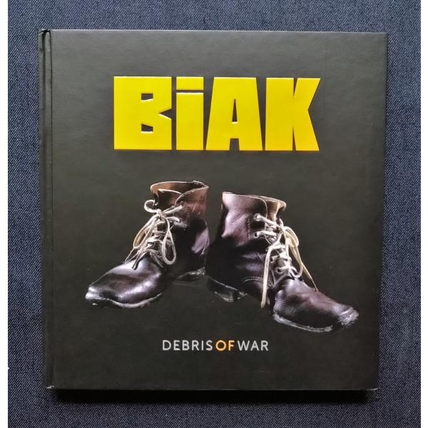 ビアク島の戦い 日本兵・アメリカ兵 戦争 残骸・遺品 洋書 Biak Debris of War 銃...