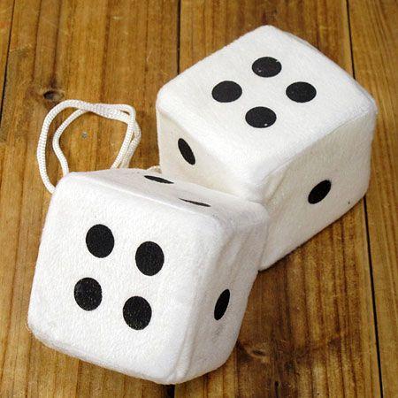 サイコロ ダイス カーアクセサリー カー用品 ルームミラー 飾り 車 ハンギングファジーダイス ホワ...