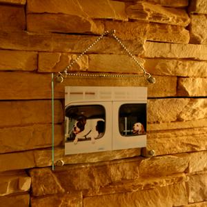 壁掛けタイプ ハガキサイズ 写真lサイズ アクリルフォトフレーム ガラス色 チェーン付 Ptg A6 プラスアート 通販 Yahoo ショッピング