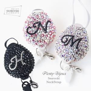 ネックストラップ リール式 スワロフスキーデコ イニシャルデコ　 ピンク/クリスタル/ブラック