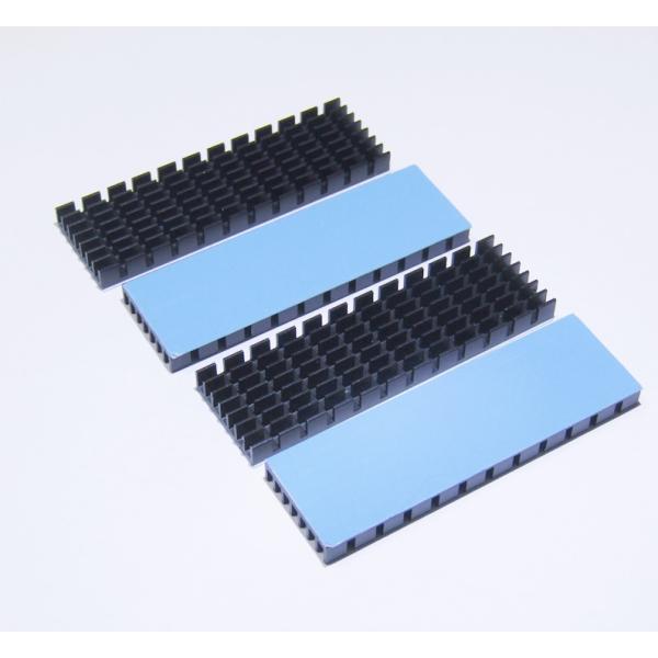 ヒートシンク 導熱接着シート付　サイズ約70×22×6ミリ　アルミ製ブラック　シルバー　2個セット、...