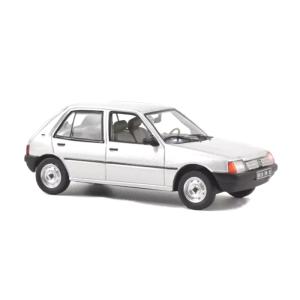 Hi-Story 1/43スケール トヨタカルディナ　GT-four ホワイト ミニカー/完成品 ハイストーリー 1/43 トヨタ カルディナ GT