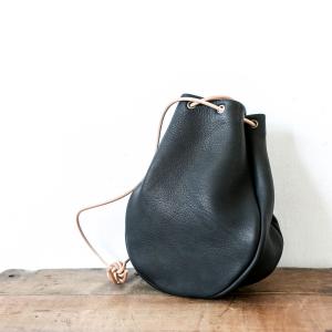 鹿革巾着サコッシュバッグ / 黒 : レザーブランドプラスケィYahoo!店