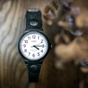 ベロアとヌメ革の2TONE腕時計 / アナログ針 / ひとまわり大きな【大】