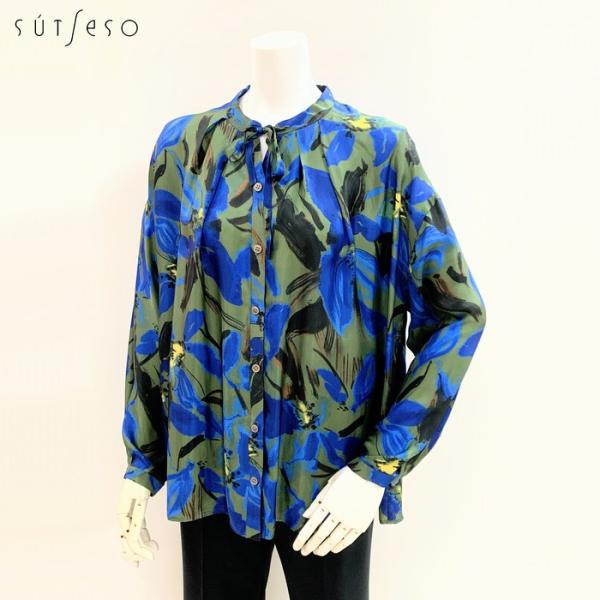 ブラウス レディース 光沢 フラワープリント 日本製  ボタニカル 花柄 キーネック リボンネック ...