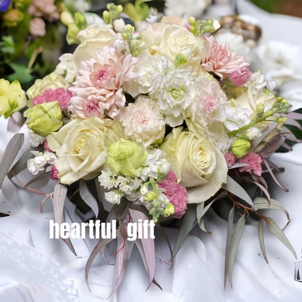 お悔み お供え 生花 バラ 白系 アレンジメ ント 8000円 おしゃれ 現代風 仏 花 枕花 命日...