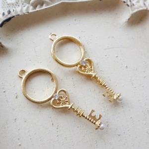 チャーム ハンドメイド材料 金属パーツ NEW☆小さな八芒星チャーム 各