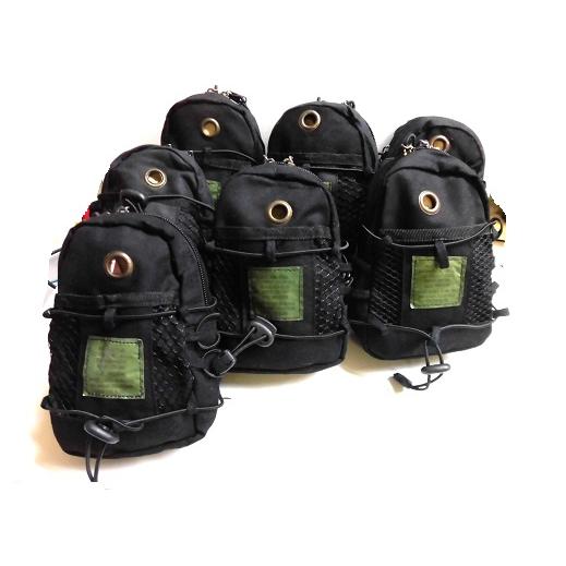 ミニアーミーポーチ　リュック型　ベルト通し　フック穴