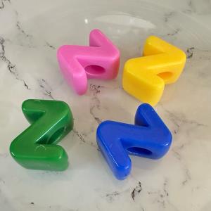 4個 アクリル 大穴 アルファベット ビーズの詳細画像4