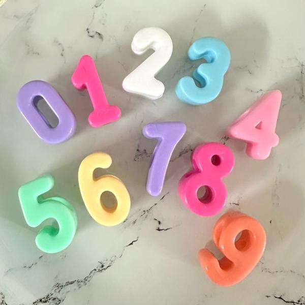 4個 アクリル 大穴 数字 ナンバー ビーズ