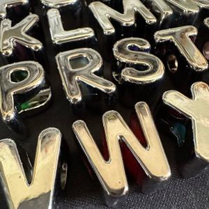 1個 アクリル 大穴 アルファベット ビーズ ...の詳細画像4