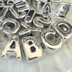 1個 アクリル 大穴 アルファベット ビーズ ...の詳細画像2