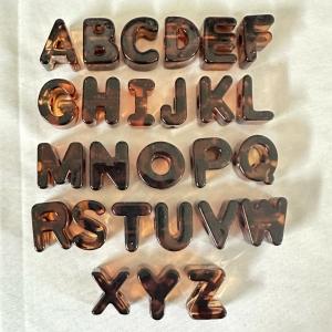 1個 アクリル 大穴 アルファベット ビーズ べっ甲の詳細画像1
