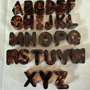 1個 アクリル 大穴 アルファベット ビーズ べっ甲の詳細画像2