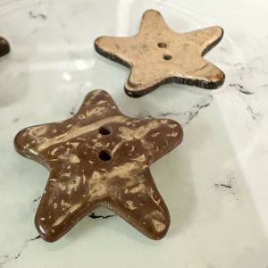 2個 大きめ ココナッツ 星形 ボタン 34-...の詳細画像2