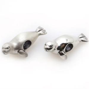 CHARMS OF ALOHA Monk Seal｜polkadot