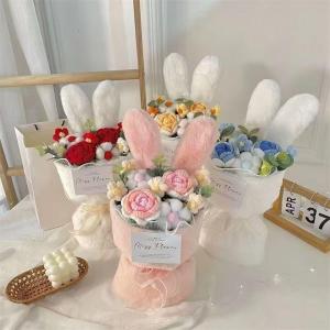 かぎ針編みフラワー花束　卒業式　退職祝いうさぎのぬいぐるみ　ニット花飾り　ゾンチー　就職祝い　フラワー　誕生祝い　ブーケ発表会　母の日　父の日